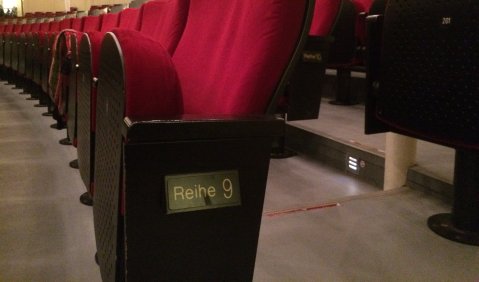 Reihe 9 im Opernhaus Kiel. Foto: mku