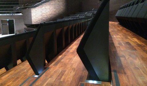 Keine Reihe 9 im „Haus für Musik“ in Helsinki; die Blöcke sind mit Buchstaben bezeichnet. Foto:mku
