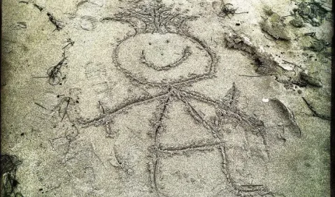 Strichm&auml;nnchen im Sand