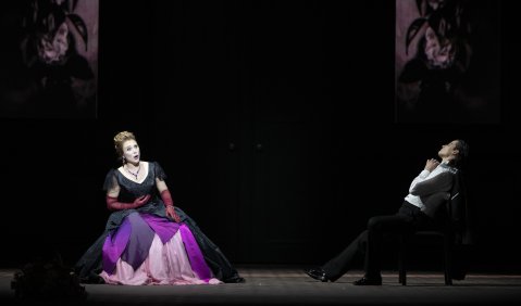 Jennifer O&rsquo;Loughlin (Violetta Val&eacute;ry), Thomas McGowan (Baron Douphol). Foto: &copy; Anna Schnauss