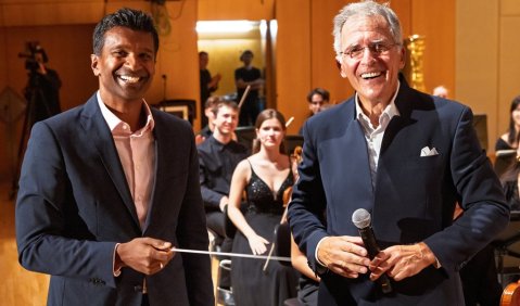 Leslie Suganandarajah und Nicol&aacute;s Pasqeut beim Jubil&auml;umskonzert im hr-Sendesaal / Fotograf: Nico Vondung