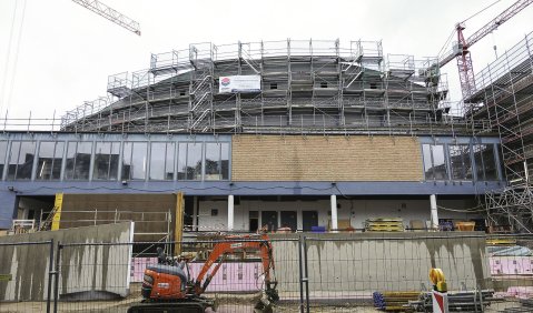 Der Fertigstellungstermin zur Sanierung der Bonner Beethovenhalle ist für Mai 2021 angesetzt – ob das klappt, ist weiter fraglich. Foto: Guido Krawinkel