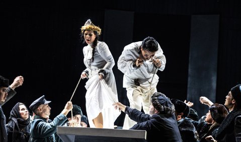 Mercedes Arcuri und Alex Kim in Bizets „Ivan IV“ in Meiningen. Foto: Christina Iberl