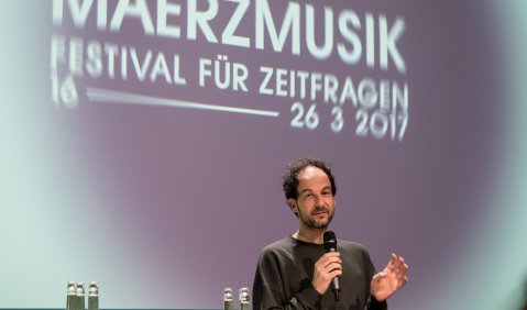 Berno Odo Polzer bei der Vorstellung der Maerzmusik 2017. Foto: Hufner