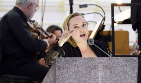 Ines Lex (Jenny Hill). © Theater, Oper und Orchester GmbH Halle, Foto: Falk Wenzel