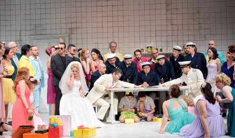 Medea an der Oper Stuttgart. Foto: Thomas Aurin