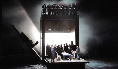 Ensemble und Chor der Bayerischen Staatsoper. Modest Mussorgsky: Boris Godunow. Foto: Wilfried Hösl