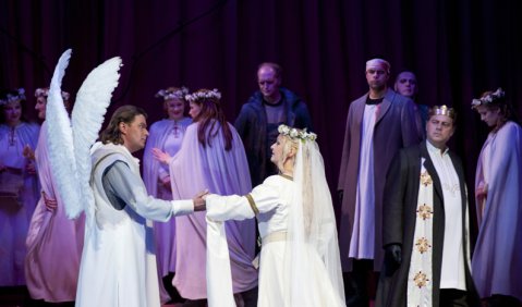 Klaus Florian Vogt und Ricarda Merbeth im „Lohengrin“ an der Deutschen Oper Berlin. Foto: Marcus Lieberenz/bildbuehne.de