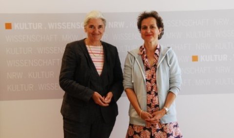 Ministerin Isabel Pfeiffer-Poensgen und Barbara Frey © Tobias Kreutzer/MKW