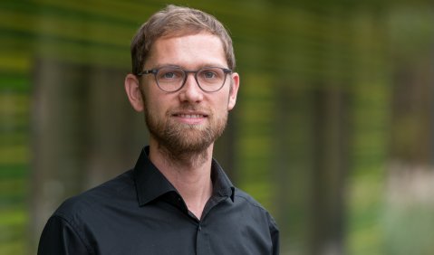 Hörforscher Dr. Kai Siedenburg leitet die Forschungsgruppe «Musikwahrnehmung und -verarbeitung». Foto: Uni Oldenburg