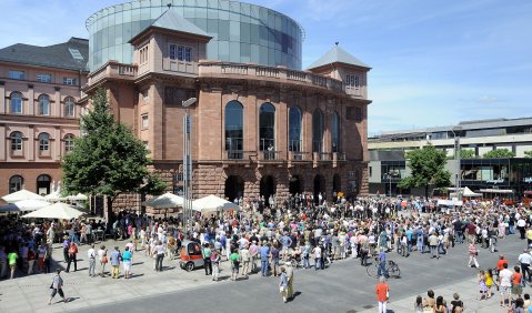 Orchestergipfel: Eröffnungsfanfare auf dem Gutenbergplatz (Foto: Marcus Steinbrücker)