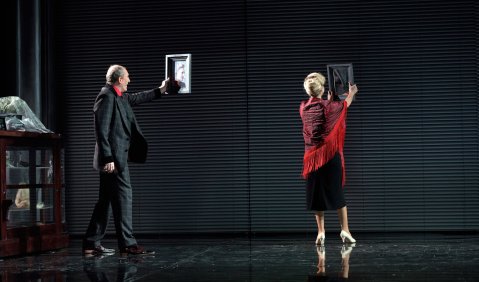 Wolfgang Schwaninger (Paul), Noa Danon (Marietta) Foto: Nilz Böhme