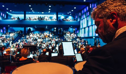 Im professionellen Spielbetrieb erfüllt das iPad alle Erfordernisse der Aufführungspraxis; neue Technologien halten Einzug in die weltweiten Konzertsäle. Foto: Newzik/UE.