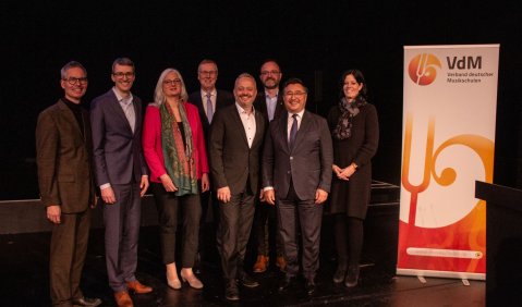 Der neu gewählte Bundesvorstand des VdM: (v.l.n.r.: Christoph Peters, Holger Denckmann, Ulrike Petritzki, Förg Freese, Matthias Deichstetter, Stefan Prophet, Friedrich-Koh Dolge und Angela Bauer. Foto: VdM/Heiderich