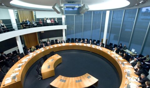 Der Petitionsausschuss des Deutschen Bundestages. Foto: Deutscher Bundestag/Simone M. Neumann