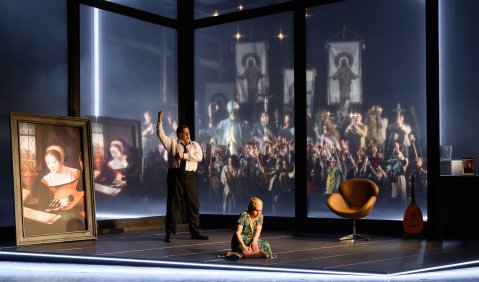 V.l.n.r.: Corby Welch (Paul), Daniela K&ouml;hler (Marietta), hinten: Ensemble. Foto: &copy; Candy Welz