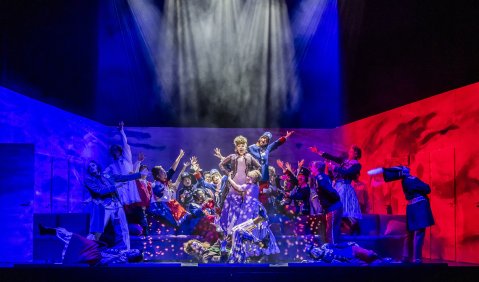 theater für niedersachsen: „Die Göttin der Vernunft“, im Bild: Ensemble. Foto: Jochen Quast