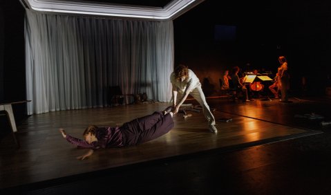 Dominika &Scaron;krabalov&aacute; (Hannah Older), Gabriel Rollinson (Hannah Younger); &copy; Semperoper Dresden, Foto: Klaus Gigga