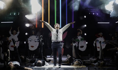 Dan Gillespie Sells&rsquo; &bdquo;Alle reden nur noch von Jamie&ldquo; verzaubert an der Oper Dortmund. Foto: Bj&ouml;rn Hickmann