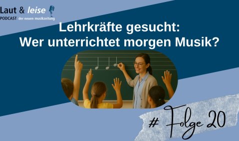 Lehrkräfte gesucht: Wer unterrichtet morgen Musik? Folge 20 – Titelbild zeigt eine Lehrerin die vor einer Klasse Viertelnoten an die Tafel schreibt.