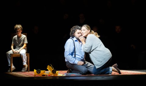 Hamburgische Staatsoper: &bdquo;Macbeth&ldquo; (Gabriel Boettcher, Kartal Karagedik und Nino Machaidze. Foto: &copy; Monika Rittershaus