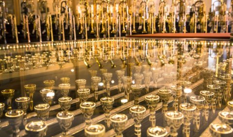 Blasinstrumenten-Abteilung im Musikhaus Thomann