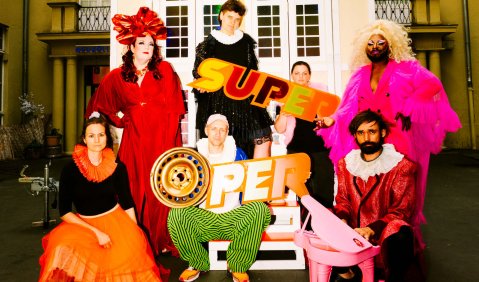 Super Oper in der Neuköllner Oper. Foto: Murat Aslan