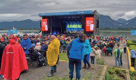 Kultur im l&auml;ndlichen Raum: Open Air mit Kulisse am Festspielhaus Neuschwanstein in F&uuml;ssen. Foto: Bernd Schweinar