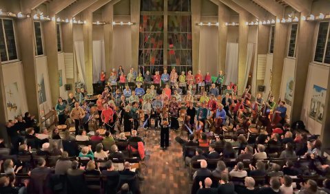 Flexibel dank Open-Score-Prinzip: das Berliner KNM campus ensemble in verschiedenen Besetzungsst&auml;rken. Fotos: Joschua Lenton 