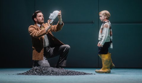 Franz Xaver Schlecht (Pieter), Aaron Klatt (Bear, sein Sohn). Foto: &copy; Kirsten Nijhof