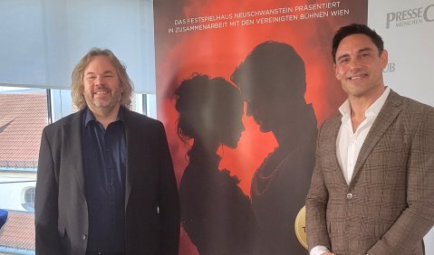  Intendant Benjamin Sahler (li.) mit Regisseur Alex Balga. Foto: Ursula Gaisa