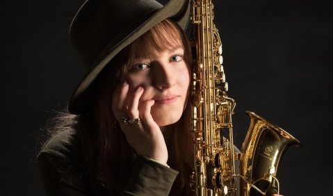 Mensch mit Saxophon. Mensch mit Saxophon.