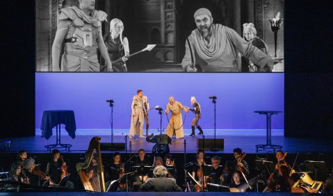 Alexander Chance, Thomas Walker, Statisterie des Badischen Staatstheaters, Freiburger Barockorchester. Foto: Felix Gr&uuml;nschlo&szlig;