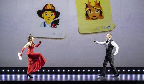 Sophie Naubert (Cunegonde), Noah Schaul (Candide). Foto: Jochen Quast