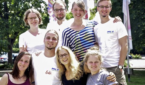 Das Camp-Team 2016: Paula Schlüter, Holger Kurtz, Phia-Charlotte Jensen, Dominik Bach, Sarah Schoffers, Fabian Schmidt, Franziska Spohr, Marlene Richert. Foto: Juana Zimmermann