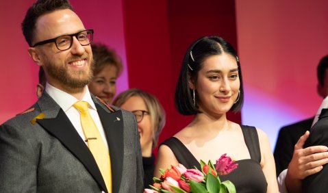 Nachwuchspreis: Elif Demirezer (Sparte U) und Mark Barden (Sparte E). Foto: Hufner