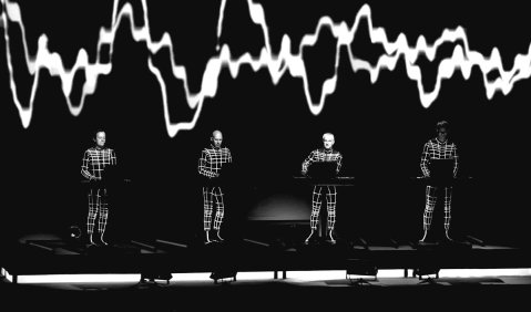 Lebende Legenden der Elektromusik: Spektakuläres Finale des Festivals „Sacrum Profanum“ mit „Kraftwerk“. Foto: Anna Kaczmarz