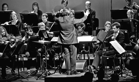„Hymnen“, „Cosmic Pulses“ und „Michaels Reise“: Stockhausen-Schwerpunkt beim Warschauer Herbst 2008. Foto: DMR
