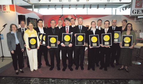 Sichtlich zufrieden: Die „Best Edition“-Preisträger 2009 bei der Verleihung in Frankfurt. Foto: DMV