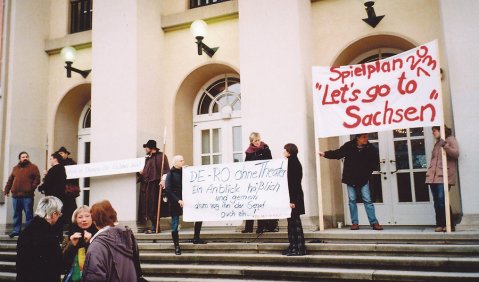 Demonstration anlässlich des Kurt-Weill-Fests im Februar 2010. Foto: Andreas Hauff