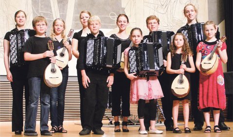 Die jungen Musiker nach dem Konzert in der Clara-Schumann-Musikschule Düsseldorf. Foto: Helmut C. Jacobs