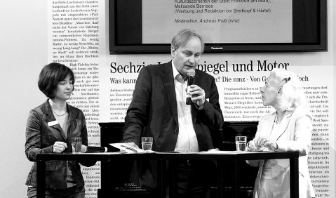 Melisande Bernsee (l.) und Linda Reisch präsentierten im nmz-TV-Studio auf der Musikmesse im Gespräch mit Chefredakteur Andreas Kolb das bei Breitkopf erschienene Buch zum Berliner Musikkindergarten. Foto: Juan Martin Koch. 