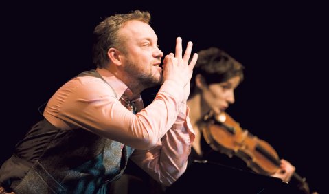 Dan Tanson von „Musik erzählt“ aus Luxemburg tritt am 15. November  in Osnabrück auf. Foto: Sébastien Grebille