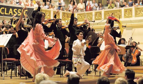 Ein Erziehungsmodell trägt Früchte: das Orquesta Sinfónica Juvenil Batuta Bogotá bei Young Euro Classic. Foto: Mutesouvenier/Kai Bienert