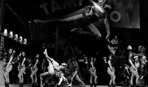 „In Frisco ist der Teufel los“ in einer Aufführung von 1962. Abbildungen aus dem Ausstellungskatalog „Welt der Operette“ (Brandstätter Verlag, Wien)