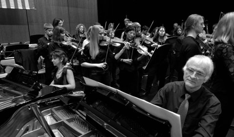 Vier Flügel und ein Jubiläumsorchester in Bietigheim-Bissingen. Foto: Helfried Strauß