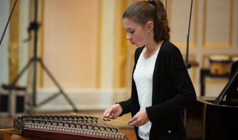 Johanna Trifellner hatte beim 52. Bundeswettbewerb „Jugend musiziert“ in der Kategorie „Besondere Instrumente“ einen 1. Bundespreis erhalten und konzertierte in der Laeiszhalle Hamburg im 1. Preisträgerkonzert. Foto: Erich Malter.