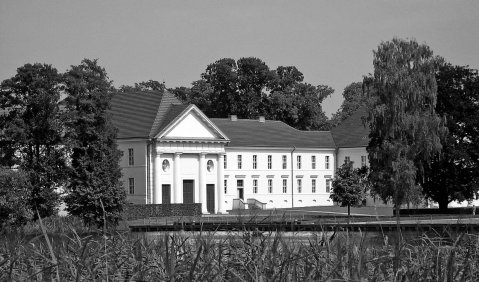 Kavalierhaus mit Schlosstheater Rheinsberg – Sitz der Bundes- und Landesmusikakademie Rheinsberg. Foto: Musikakademie Rheinsberg