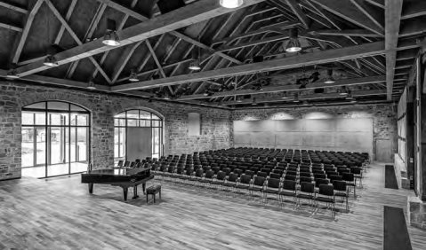 300 Plätze und sehr flexible Nutzungsmöglichkeiten bietet die Musikscheune im Kloster Michaelstein bei Blankenburg (Harz). Foto: Steffen Spitzner
