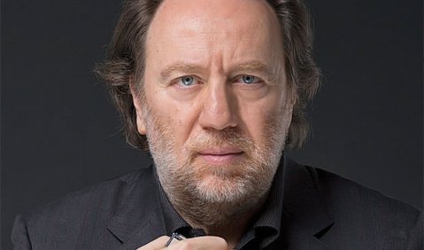 Riccardo Chailly (mit Enrico Girardi): Das Geheimnis liegt in der Stille. Gespräche über Musik, Henschel/Bärenreiter, Leipzig/Kassel 2015, 192 S., €  22,95, ISBN 978-3-89487-944-0